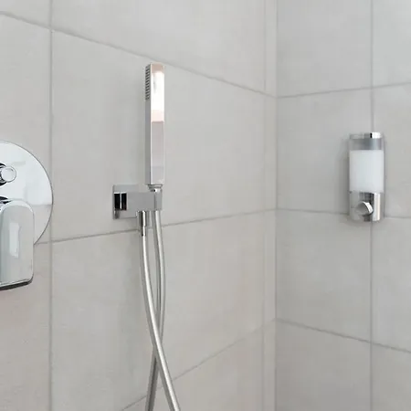 Lux فندق مبيت وإفطار 4*