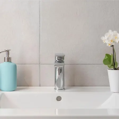 Lux Bed & Breakfast 4*